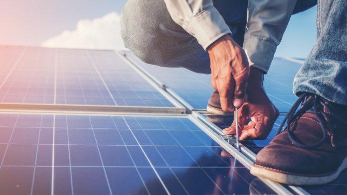 solarni-paneli-rade-i-pod-vodom-na-10-metara-dubine:-naucnici-napravili-celije-koje-mogu-da-napajaju-uredaje-u-okeanu