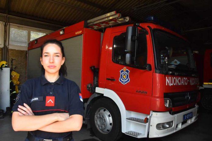 od-kik-bokserke-do-heroine-kikinde!-branislava-(25)-je-prva-zena-vatrogasac-u-svom-gradu:-radi-sa-48-muskaraca-i-sprema-se-za-teren!-(foto)