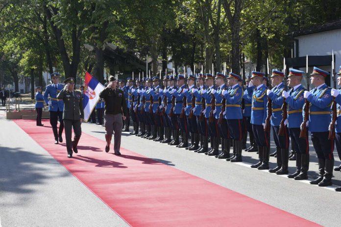 dve-decenije-uspesne-saradnje-vojske-srbije-i-nacionalne-garde-ohaja:-general-mojsilovic-urucio-vudrafu-priznanje-za-doprinos-unapredenju-prijateljstva