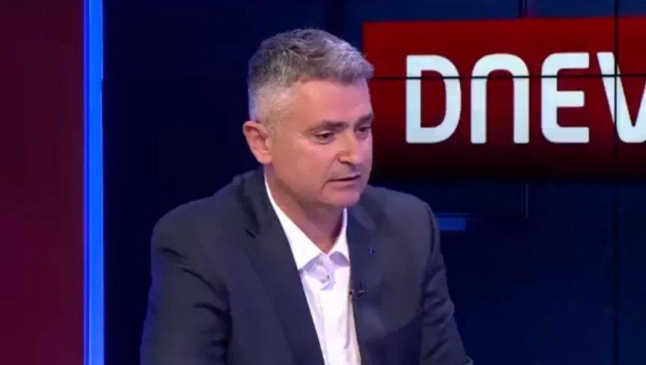 monstruozno:-prvi-na-listi-blokadera-ilija-srdanovic-napao-vucica-i-njegovu-porodicu,-aludirajuci-da-ga-niko-ne-voli-(video) monstruozno:-prvi-na-listi-blokadera-ilija-srdanovic-napao-vucica-i-njegovu-porodicu,-aludirajuci-da-ga-niko-ne-voli-(video)