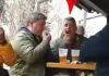 OVAKO SE PONAŠA PRVI NA BLOKADERSKOJ LISTI: Srdanović snimljen za stolom punim piva (VIDEO) ovako-se-ponasa-prvi-na-blokaderskoj-listi:-srdanovic-snimljen-za-stolom-punim-piva-(video)