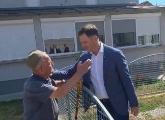 DIRLjIV SUSRET: Mali podelio snimak sa domaćinom iz sela Gorić (VIDEO) dirljiv-susret:-mali-podelio-snimak-sa-domacinom-iz-sela-goric-(video)