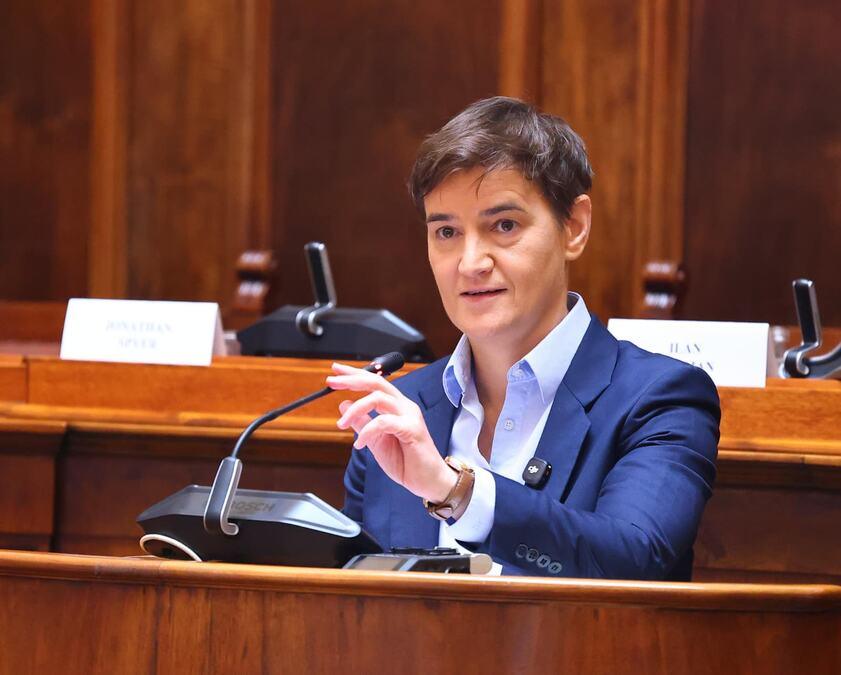 “porodica-koja-radi-zajedno-od-najstarijeg-do-najmladeg-clana-–-to-je-ujedinjena-srbija”-brnabic-posetila-domacinstvo-teodorovica-u-elemiru “porodica-koja-radi-zajedno-od-najstarijeg-do-najmladeg-clana-–-to-je-ujedinjena-srbija”-brnabic-posetila-domacinstvo-teodorovica-u-elemiru