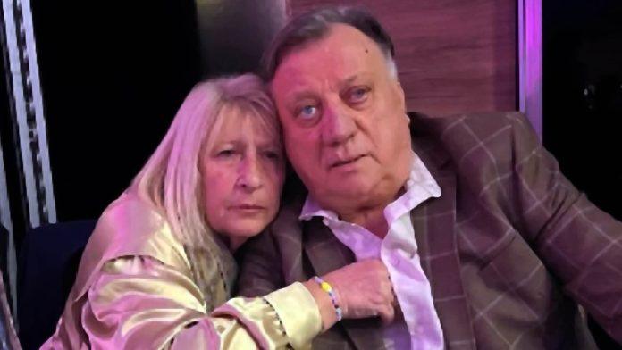nikad-videne-fotografije-halida-beslica-sin-dino-slomljen-nakon-smrti-oba-roditelja:-podelio-porodicne-uspomene-i-rastuzio-sve-(foto)