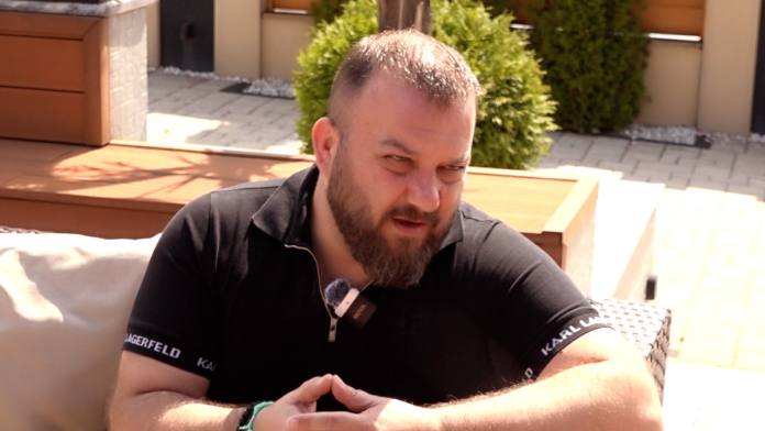 “ne-stide-se-satora-vec-sebe”-borko-nastupio-na-vasaru,-pa-progovorio-o-kolegama-koje-na-to-ne-pristaju:-“moraju-da-se-ispune-kriterijumi”