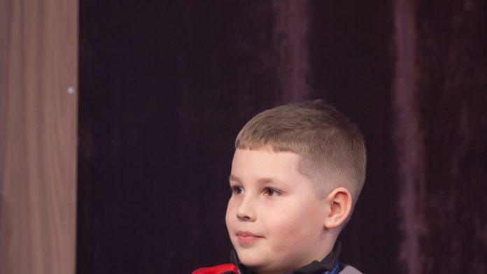 bogdan-(9)-je-najmladi-dobitnik-ovog-priznanja-u-istoriji-srbije!-pobedu-posvetio-pokojnoj-majci-i-jednom-recenicu-rasplakao-citavu-zemlju