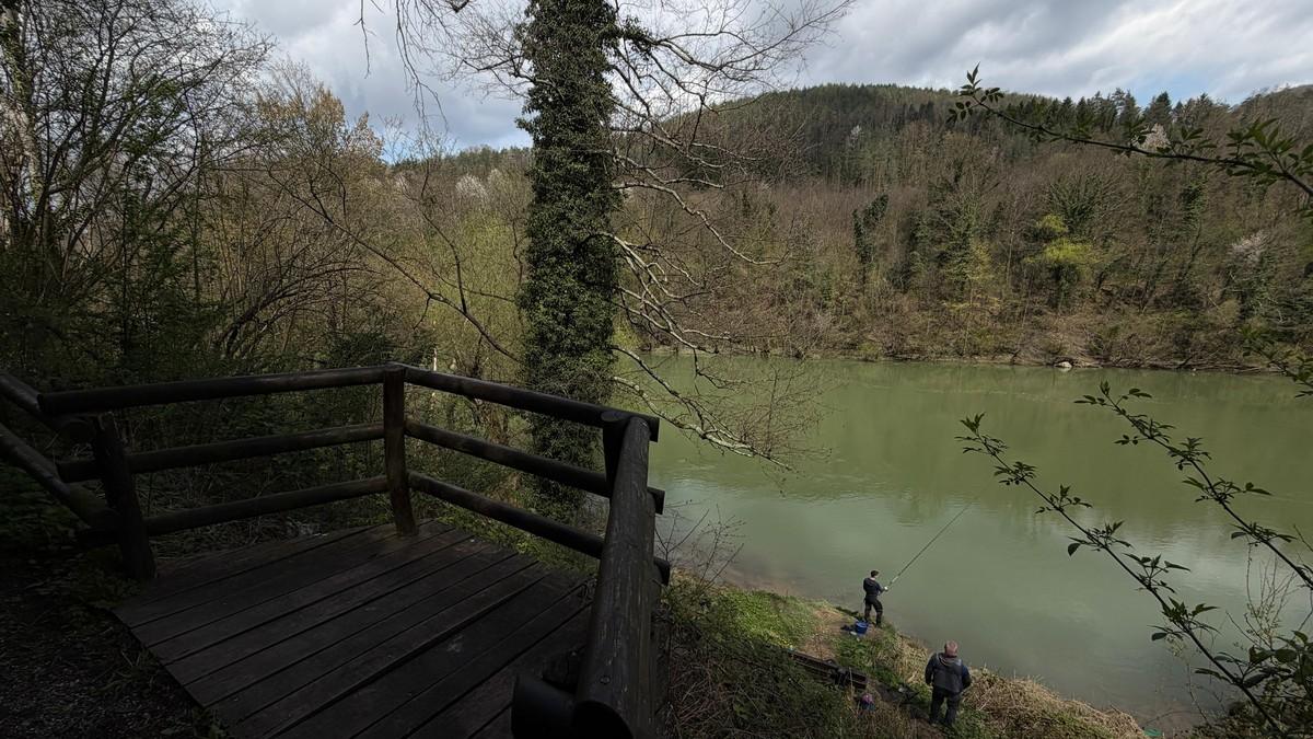 (foto)-svi-znaju-za-perucac,-ali-ovo-skriveno-mesto-pored-vode-mnogi-su-promasili:-ono-krije-pricu-za-koju-gotovo-niko-nije-cuo (foto)-svi-znaju-za-perucac,-ali-ovo-skriveno-mesto-pored-vode-mnogi-su-promasili:-ono-krije-pricu-za-koju-gotovo-niko-nije-cuo