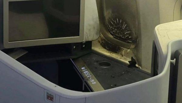 punjac-planuo-tokom-leta:-avion-sa-322-putnika-morao-da-se-vrati-u-amsterdam,-povreden-i-bivsi-ministar-(video) punjac-planuo-tokom-leta:-avion-sa-322-putnika-morao-da-se-vrati-u-amsterdam,-povreden-i-bivsi-ministar-(video)