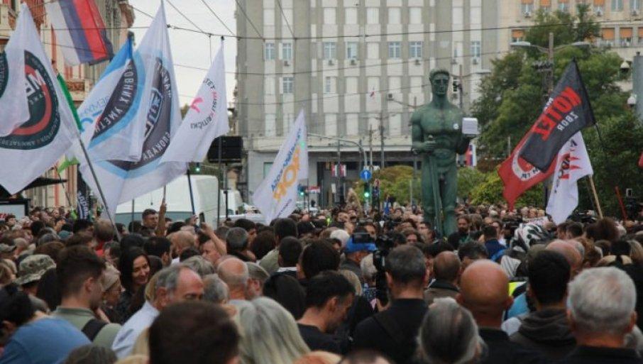 ako-su-srbi,-zasto-ne-brane-svoj-narod?-zasto-je-blokaderima-svaka-patriotska-tema-“polarizujuca” ako-su-srbi,-zasto-ne-brane-svoj-narod?-zasto-je-blokaderima-svaka-patriotska-tema-“polarizujuca”