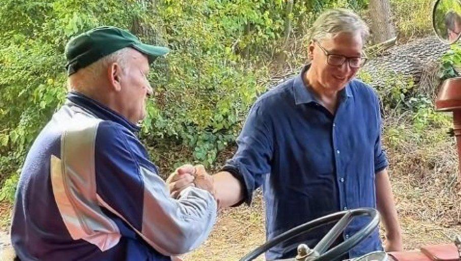 jedan-susret-menja-sve!-vucic-objavio-razgovor-sa-mestaninom-kusadka-(video) jedan-susret-menja-sve!-vucic-objavio-razgovor-sa-mestaninom-kusadka-(video)