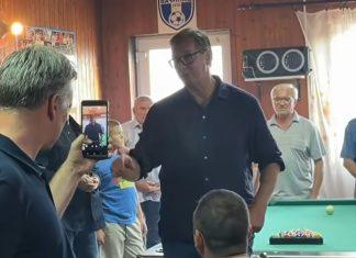 “FUDBAL, KAFANA, ZAJEČARSKO, USPUT I OZBILJNE STVARI” Vučić proveo popodne sa meštanima Podunavskog okruga: “Putevi kao pista i obnovljena škola” (VIDEO) “fudbal,-kafana,-zajecarsko,-usput-i-ozbiljne-stvari”-vucic-proveo-popodne-sa-mestanima-podunavskog-okruga:-“putevi-kao-pista-i-obnovljena-skola”-(video)