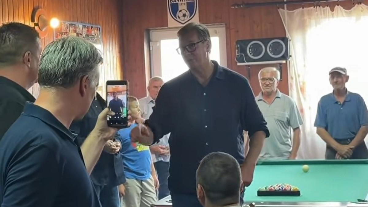 “fudbal,-kafana,-zajecarsko,-usput-i-ozbiljne-stvari”-vucic-proveo-popodne-sa-mestanima-podunavskog-okruga:-“putevi-kao-pista-i-obnovljena-skola”-(video) “fudbal,-kafana,-zajecarsko,-usput-i-ozbiljne-stvari”-vucic-proveo-popodne-sa-mestanima-podunavskog-okruga:-“putevi-kao-pista-i-obnovljena-skola”-(video)