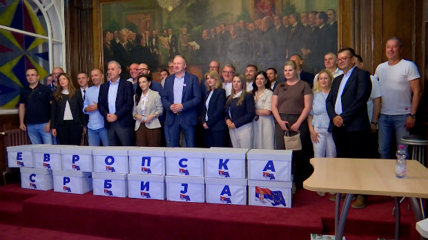 Коалиција-“Европска-Србија-–-Мариника-Тепић-–-Здравко-Понош“-предала-потписе-РИК-у Коалиција-“Европска-Србија-–-Мариника-Тепић-–-Здравко-Понош“-предала-потписе-РИК-у