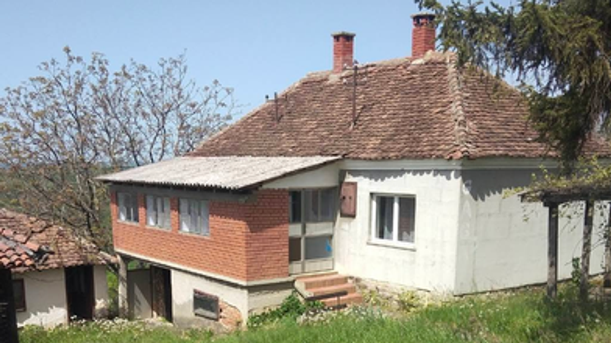 kuca-sa-135-ari-zemlje-prodaje-se-za-28.000-evra:-ima-70-kvadrata,-podrum-i-dva-pomocna-objekta-(foto) kuca-sa-135-ari-zemlje-prodaje-se-za-28.000-evra:-ima-70-kvadrata,-podrum-i-dva-pomocna-objekta-(foto)