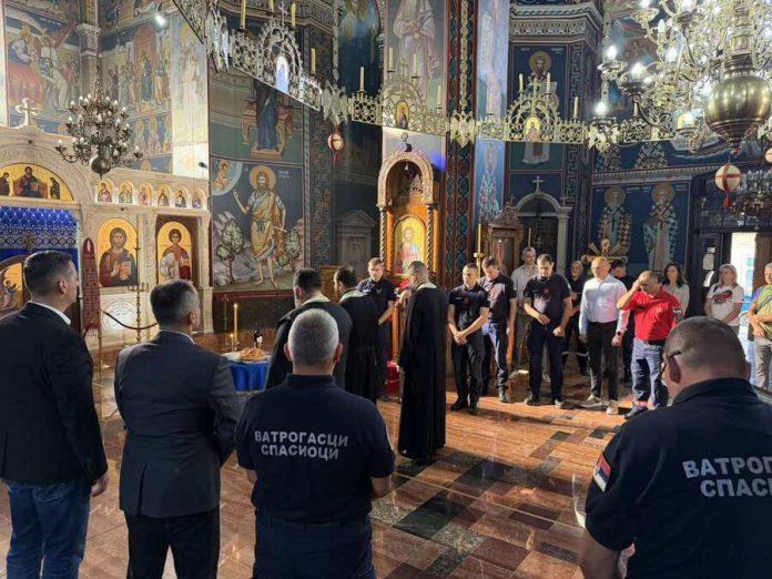 malisani-odusevljeni-herojima-u-kragujevcu!-vatrogasci-otvorili-vrata-brigada,-izveli-pokaznu-vezbu-i-dali-krv:-“cilj-je-da-sacuvamo-svaki-zivot!”-(foto)