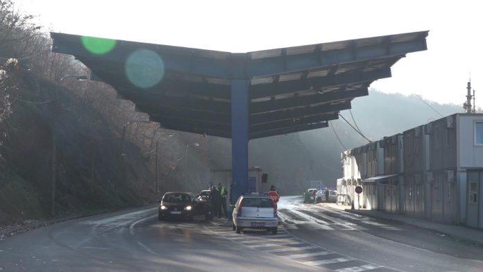 teror-nad-srbima-na-kim-se-nastavlja:-na-jarinju-uhapsena-dvojica-jer-su-imali-nozeve-i-opremu-za-srednjevekovne-vestine!