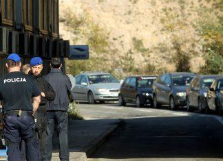 TEROR SE NASTAVLJA Tzv. kosovska policija uhapsila dvojicu Srba zbog “oružja”, a oni imali oruđe i predmete koji se koriste na festivalu srednjovekovnih veština i zanata teror-se-nastavlja-tzv.-kosovska-policija-uhapsila-dvojicu-srba-zbog-“oruzja”,-a-oni-imali-orude-i-predmete-koji-se-koriste-na-festivalu-srednjovekovnih-vestina-i-zanata