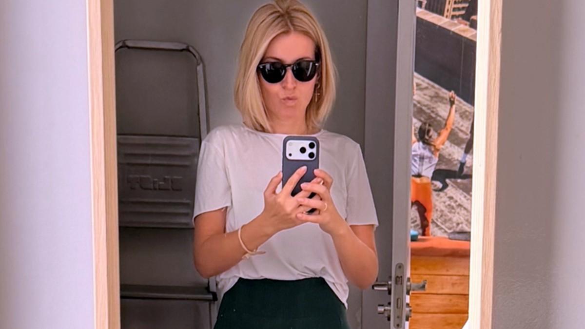 andelka-prpic-se-utegla-u-helanke-glumica-pokazala-izvajanu-figuru,-a-reakcije-se-ne-smiruju:-objavila-selfi-iz-ogledala-i-odusevila-formom andelka-prpic-se-utegla-u-helanke-glumica-pokazala-izvajanu-figuru,-a-reakcije-se-ne-smiruju:-objavila-selfi-iz-ogledala-i-odusevila-formom