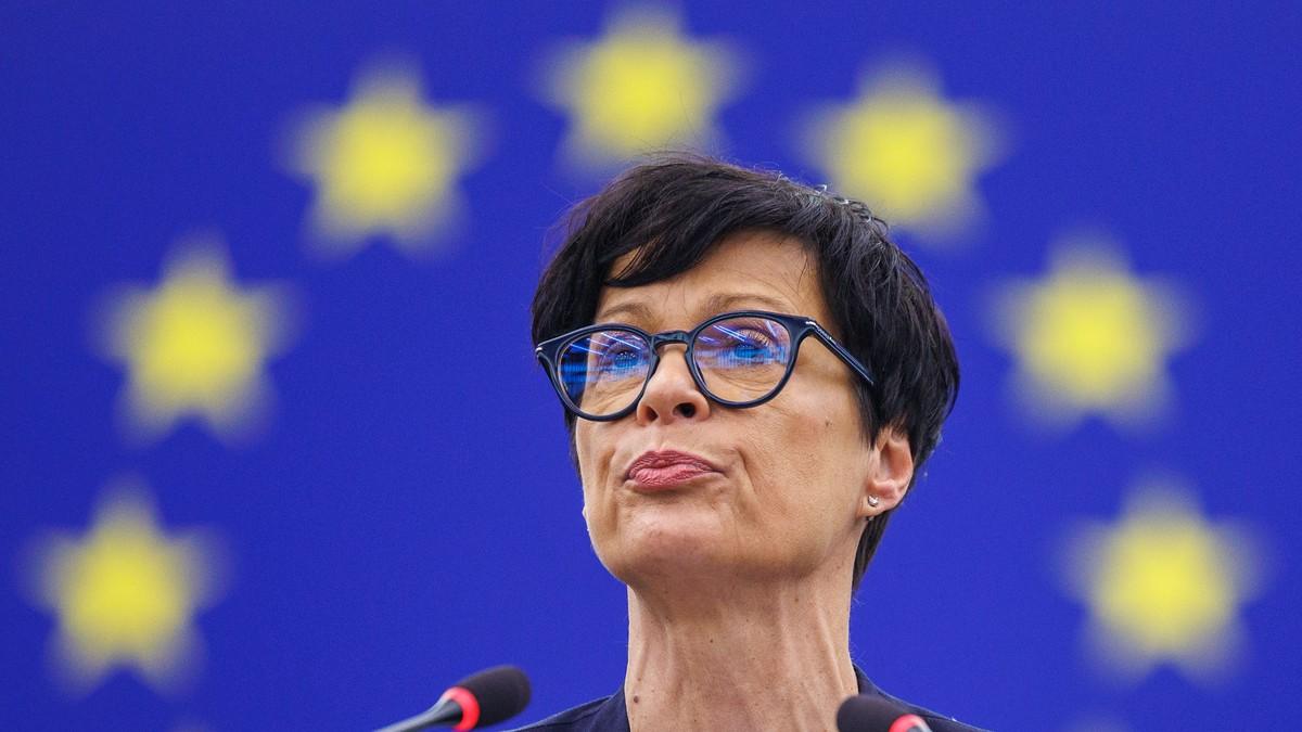mac-sa-dve-ostrice-novi-plan-marte-kos-za-reformu-eu:-zamka-za-srbiju-i-pet-zemalja-koje-ne-priznaju-kosovo mac-sa-dve-ostrice-novi-plan-marte-kos-za-reformu-eu:-zamka-za-srbiju-i-pet-zemalja-koje-ne-priznaju-kosovo
