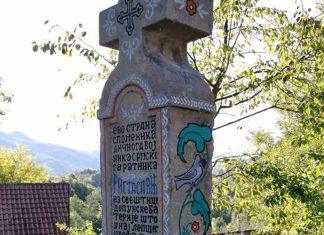 VOZAČ SRUŠIO SPOMENIK HEROJIMA IZ PRVOG SVETSKOG RATA Porodica Savić u šoku, uspomene nepovratno oštećene vozac-srusio-spomenik-herojima-iz-prvog-svetskog-rata-porodica-savic-u-soku,-uspomene-nepovratno-ostecene