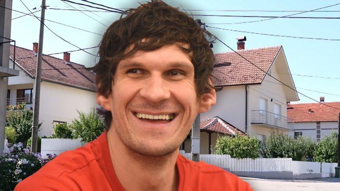 ovo-je-kuca-bobija-marjanovica-u-rodnom-boljevcu-ne-odskace-od-komsijskih,-a-o-tome-kakav-je-bio-kao-dete-kazu:-“tukla-su-ga-deca,-a-njemu-je-bilo-zao-da-im-vrati”