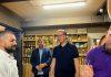 “ŠLJIVA NAS JE U TEŠKIM VREMENIMA I HRANILA I ČUVALA” Vučić sa porodicom Senić: Prave čudesnu šljivovicu.
probao sam jednu čak i od mene stariju (VIDEO) “sljiva-nas-je-u-teskim-vremenima-i-hranila-i-cuvala”-vucic-sa-porodicom-senic:-prave-cudesnu-sljivovicu.
probao-sam-jednu-cak-i-od-mene-stariju-(video)