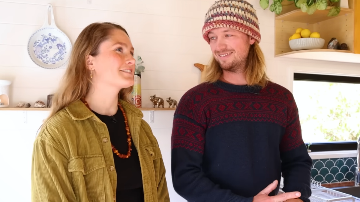 gotovo-bez-iskustva-sami-su-sagradili-malu-kucu:-sa-30-godina-resili-najveci-zivotni-trosak-(video) gotovo-bez-iskustva-sami-su-sagradili-malu-kucu:-sa-30-godina-resili-najveci-zivotni-trosak-(video)