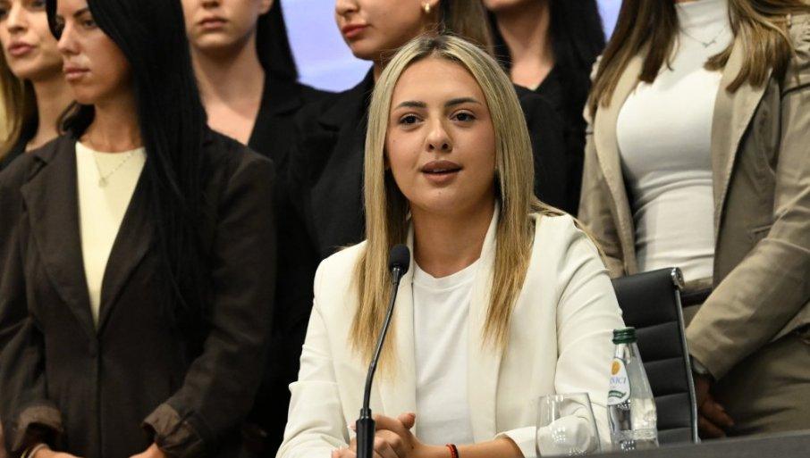 “pobedicemo-vas-svojom-hrabroscu!”-snazan-odgovor-na-blokaderske-pretnje-zenama-u-srbiji-(video) “pobedicemo-vas-svojom-hrabroscu!”-snazan-odgovor-na-blokaderske-pretnje-zenama-u-srbiji-(video)