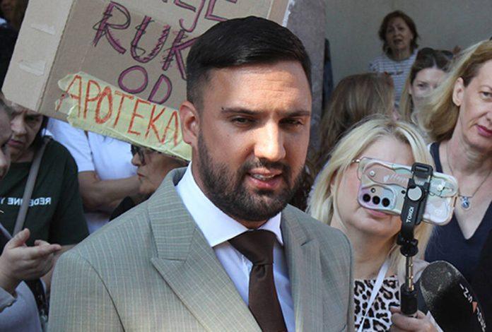 stefan-simic-sebe-proglasio-gradonacelnikom-i-uporno-trazi-aplauze!-samopromocija,-egotrip,-arogancija…-posao-vec-zavrsio,-ali-samo-u-svojoj-glavi!