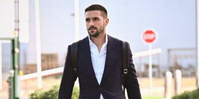tadic-se-vratio,-a-starom-pazovom-setaju-manekeni:-nikad-elegantniji-“orlovi”-stigli-na-okupljanje-(foto) tadic-se-vratio,-a-starom-pazovom-setaju-manekeni:-nikad-elegantniji-“orlovi”-stigli-na-okupljanje-(foto)