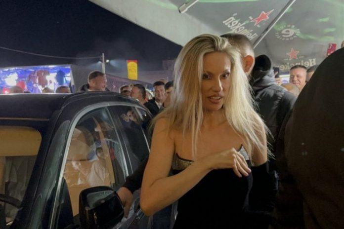 rada-manojlovic-uletela-kolima-u-masu:-napravila-totalni-haos-na-sabackom-vasaru!-(video)
