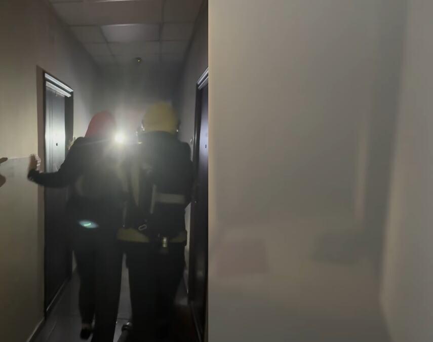 dramaticni-snimci-iz-ugla-vatrogasaca-heroja!-pogledajte-akciju-spasavanja-u-novom-sadu:-iz-buktinje-u-suterenu-evakuisano-32-ljudi,-muskarac-tesko-povreden! dramaticni-snimci-iz-ugla-vatrogasaca-heroja!-pogledajte-akciju-spasavanja-u-novom-sadu:-iz-buktinje-u-suterenu-evakuisano-32-ljudi,-muskarac-tesko-povreden!