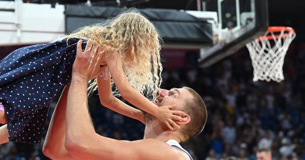 luksuz-u-kom-uziva-nikola-jokic:-vile,-bazeni,-bioskopske-sale-–-od-ovih-prizora-zastaje-dah-/video/ luksuz-u-kom-uziva-nikola-jokic:-vile,-bazeni,-bioskopske-sale-–-od-ovih-prizora-zastaje-dah-/video/