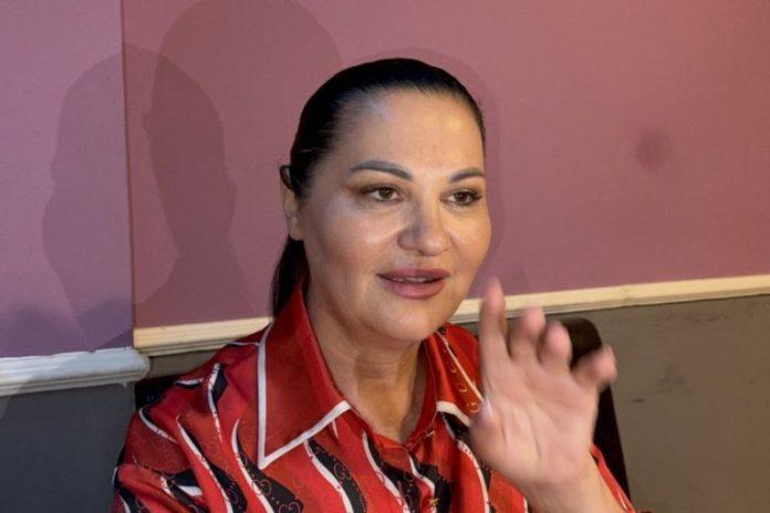 svekar-jane-todorovic-u-teskoms-stanju!-pevacica-otvorila-dusu-na-sabackom-vasaru,-pa-sokirala-izjavom-o-baksisu!-(video)