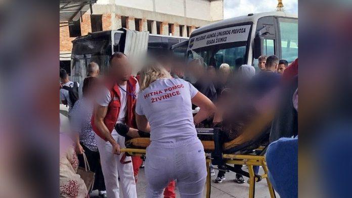 autobus-se-zakucao-u-stanicu!-jeziva-nesreca-u-zivinicama:-vise-osoba-povredeno,-na-licu-mesta-hitna-pomoc!