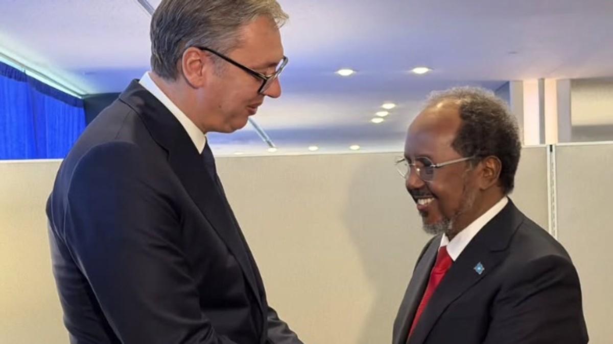 (foto)-“istakao-sam-znacaj-unapredenja-ekonomske-saradnje”-vucic-se-sastao-sa-predsednikom-somalije-u-njujorku:-sledi-razgovor-i-sa-visokim-zvanicnikom-sad (foto)-“istakao-sam-znacaj-unapredenja-ekonomske-saradnje”-vucic-se-sastao-sa-predsednikom-somalije-u-njujorku:-sledi-razgovor-i-sa-visokim-zvanicnikom-sad