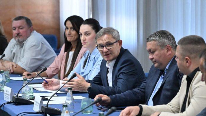 ministar-glamocic:-savetodavci-su-kljucna-veza-drzave-i-poljoprivrednika