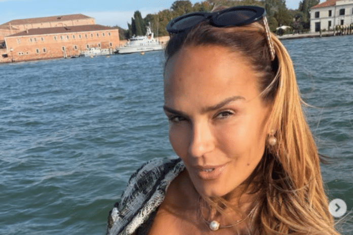 marijana-mateus-pozirala-u-veneciji-u-mini-haljini:-luksuzna-tasna-i-nakit-vrede-pravo-bogatstvo-(foto)