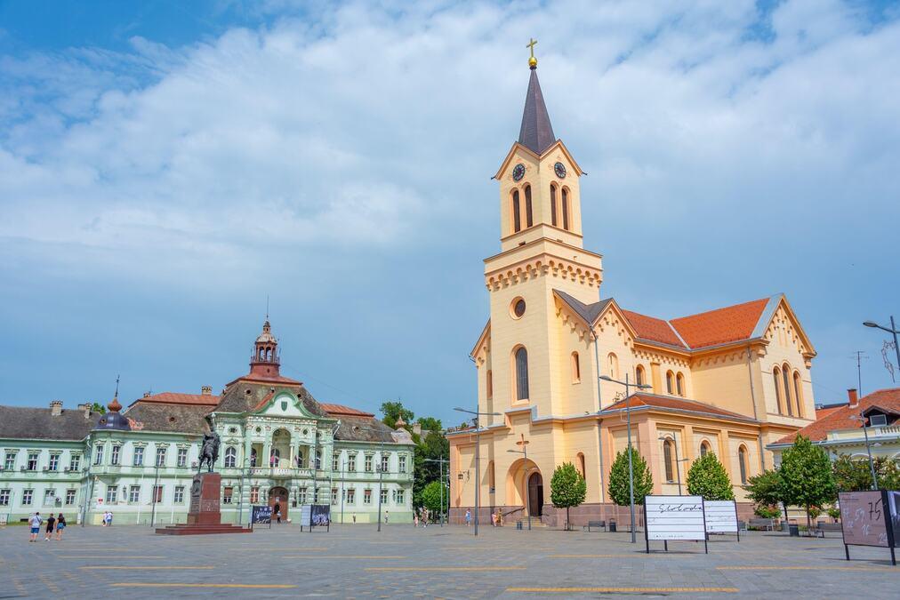 “slavica”-je-oblacila-tri-kontinenta:-u-zrenjaninskoj-fabrici-radilo-330-ljudi,-a-silo-se-cak-70.000-komada-mesecno “slavica”-je-oblacila-tri-kontinenta:-u-zrenjaninskoj-fabrici-radilo-330-ljudi,-a-silo-se-cak-70.000-komada-mesecno