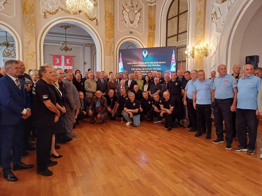 heroji-koji-ne-zaboravljaju-svoje-saborce:-udruzenje-veterana-organa-bezbednosti-i-vojne-policije-srbije-obelezilo-5-godina-rada! heroji-koji-ne-zaboravljaju-svoje-saborce:-udruzenje-veterana-organa-bezbednosti-i-vojne-policije-srbije-obelezilo-5-godina-rada!