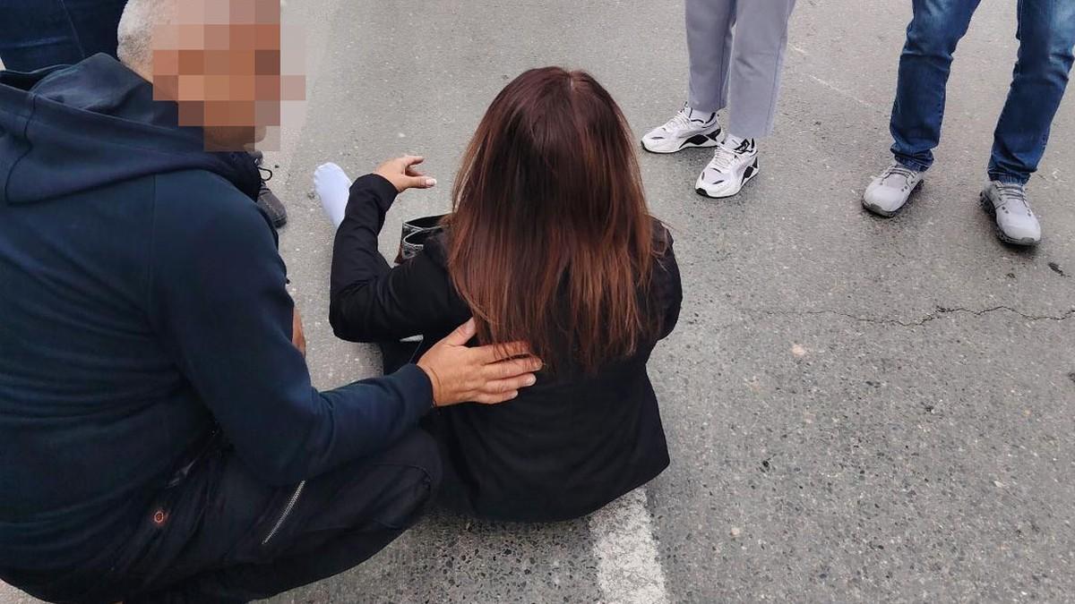(foto)-bmw-om-oborio-zenu-i-nije-se-ni-osvrnuo!-zaobisao-kolonu-vozila-koja-je-stala-da-propusti-pesake,-pa-se-jos-sramno-pravdao:-“vozio-sam-samo-52-na-sat!” (foto)-bmw-om-oborio-zenu-i-nije-se-ni-osvrnuo!-zaobisao-kolonu-vozila-koja-je-stala-da-propusti-pesake,-pa-se-jos-sramno-pravdao:-“vozio-sam-samo-52-na-sat!”