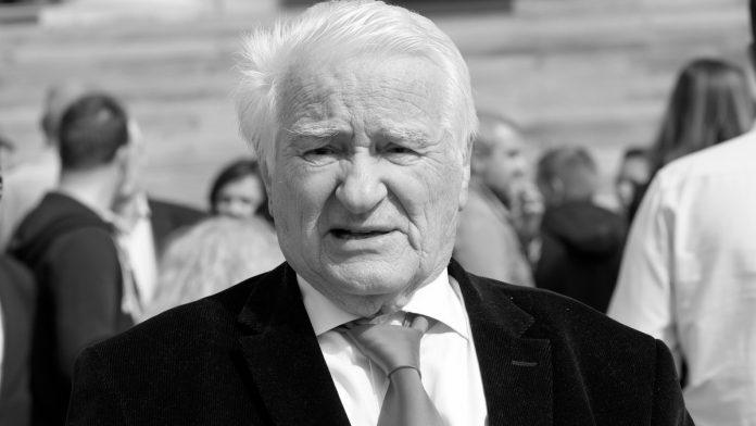 polaganje-urne-dragoljuba-micunovica-u-aleji-zasluznih-gradana