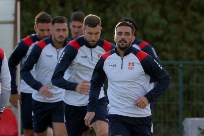 dusan-tadic-ponovo-u-dresu-srbije:-kakve-scene-sa-treninga-–-orlovi-naostreni-za-grke-(video)