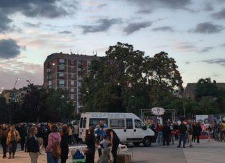 TUR DE PROPAST: Blokaderi pukli k’o bas u Šapcu, na dočeku biciklista bila šaka ljudi (FOTO) tur-de-propast:-blokaderi-pukli-k’o-bas-u-sapcu,-na-doceku-biciklista-bila-saka-ljudi-(foto)
