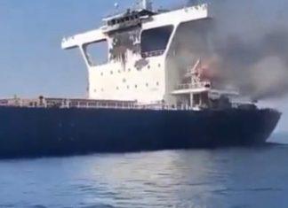 POGINUO ČLAN POSADE U NAPADU NA BROD BLIZU MUSANDAMA: Evakuisano 27 članova posade (VIDEO) poginuo-clan-posade-u-napadu-na-brod-blizu-musandama:-evakuisano-27-clanova-posade-(video)