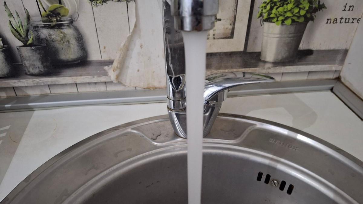 suve-cesme-u-dve-opstine:-danas-deo-barajeva-i-zvezdare-satima-bez-vode,-obezbedene-auto-cisterne suve-cesme-u-dve-opstine:-danas-deo-barajeva-i-zvezdare-satima-bez-vode,-obezbedene-auto-cisterne