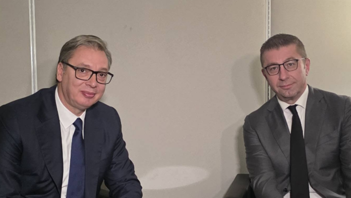 “dobar-razgovor-o-tradicionalno-prijateljskim-odnosima”-vucic-sa-mickoskim:-severna-makedonija-je-vazan-ekonomski-partner-nase-zemlje