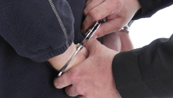 svada-u-kladionici-prerasla-u-fizicki-napad:-trojicu-muskaraca-tukao-palicom-u-leskovcu-–-policija-odmah-reagovala