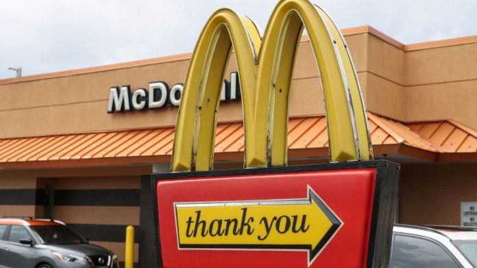 menja-se-mekdonalds!-ulaze-milijarde-u-novi-jelovnik,-obucava-radnike-i-uvodi-ai-u-kuhinje