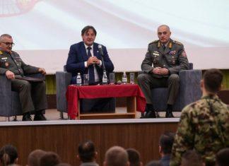 GAŠIĆ RAZGOVARAO SA KADETIMA I UČENICIMA VOJNIH ŠKOLA: “Jedan od važnih zadataka je dalje jačanje vojnog školstva” gasic-razgovarao-sa-kadetima-i-ucenicima-vojnih-skola:-“jedan-od-vaznih-zadataka-je-dalje-jacanje-vojnog-skolstva”